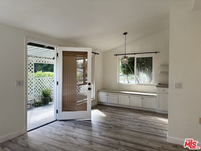 Building Photo - 26707 Oak Crossing Rd