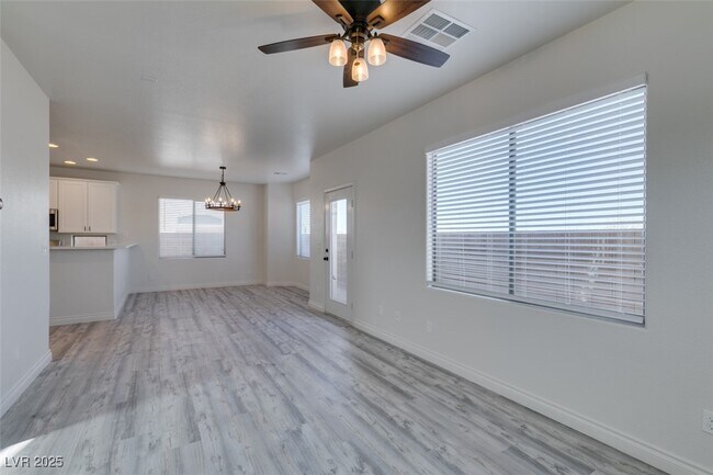 Building Photo - 778 Easter Lily Pl