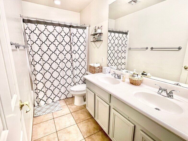 Building Photo - 6846 S 26th Pl