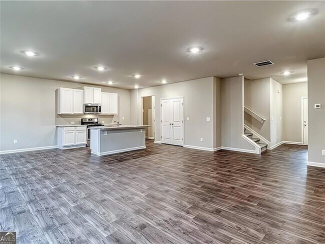 Building Photo - 3041 Westgate Park Dr