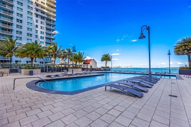 Building Photo - 1155 Brickell Bay Dr