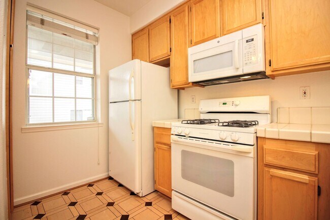 Building Photo - 2 Bedroom 2.5 Bath Home in Petaluma