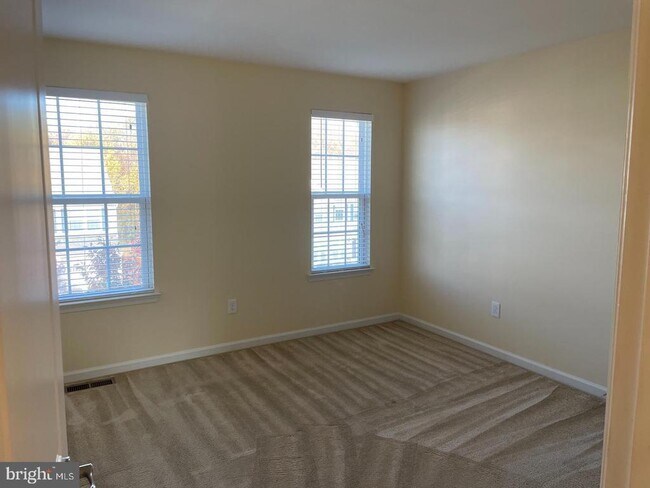 Building Photo - 1255 Madison Ln