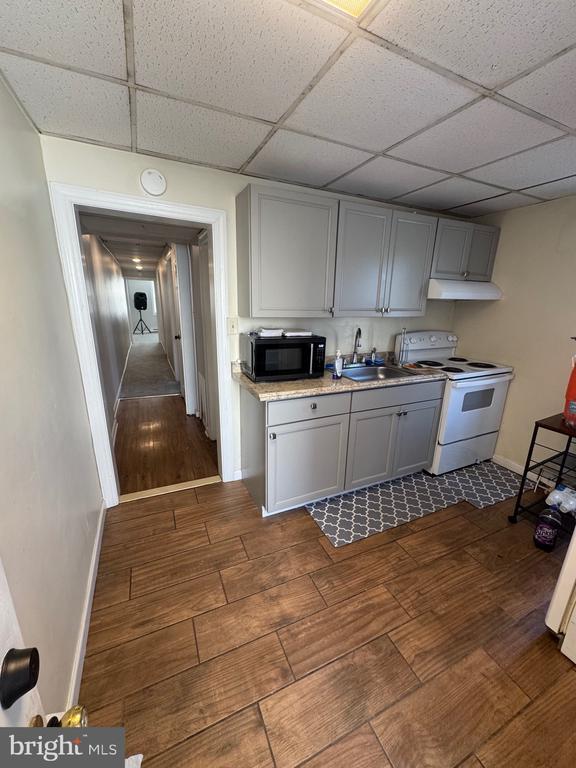 Building Photo - 1803 W 4th St