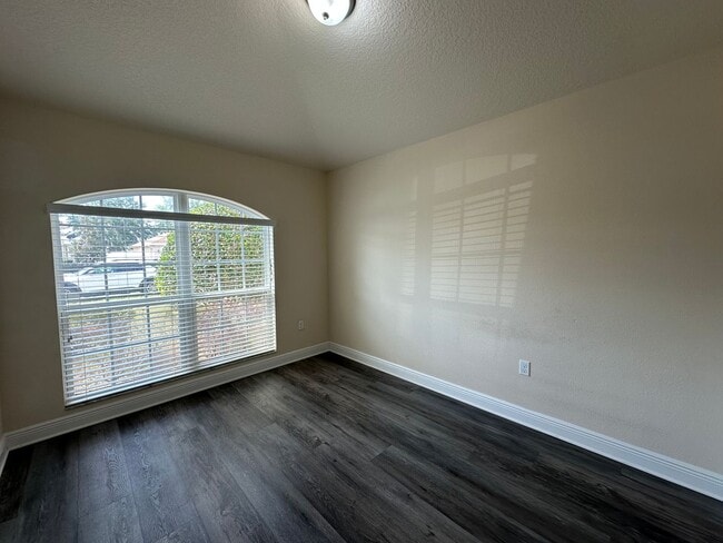 Building Photo - Spacious 4 Bedroom Home with Fenced Yard a...