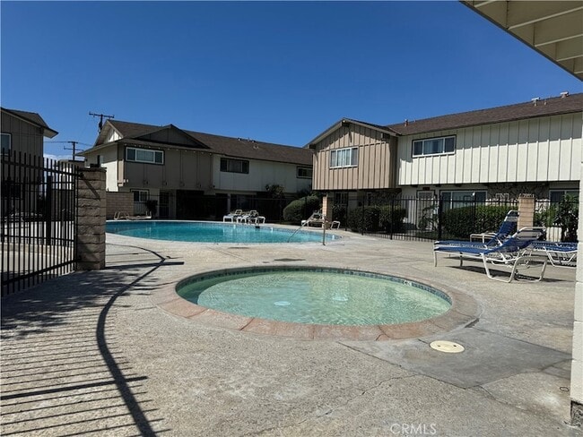 Building Photo - 11115 Slater Ave