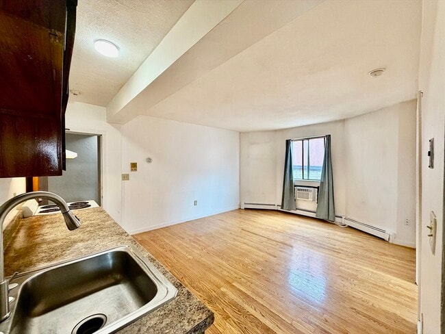 Building Photo - 21 Billings Rd