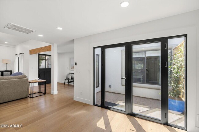 Building Photo - 7602 E Vía Del Reposo