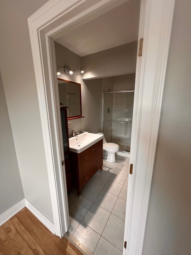 Building Photo - 2000 Bayside Dr