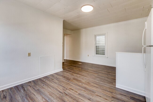 Building Photo - 1 St Martin St