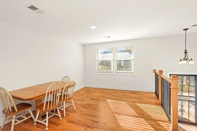 Building Photo - 312 Paragon Mills Rd