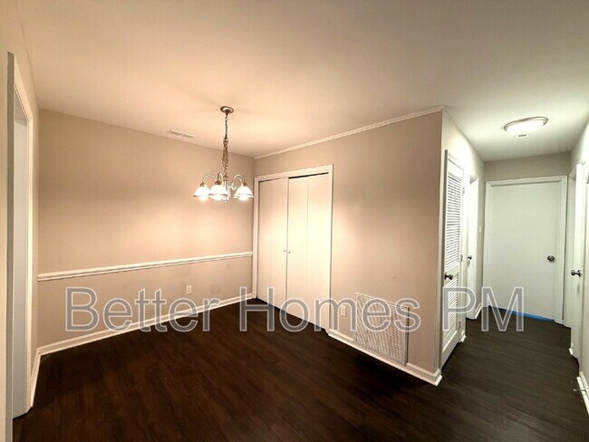 Building Photo - 4840 N New Hope Rd