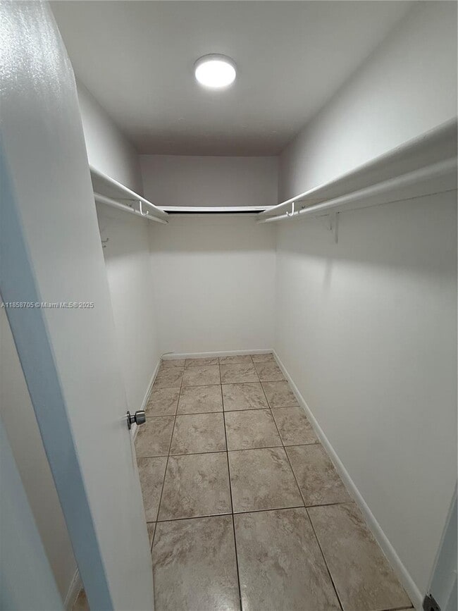 Building Photo - 9231 SW 87th Ave