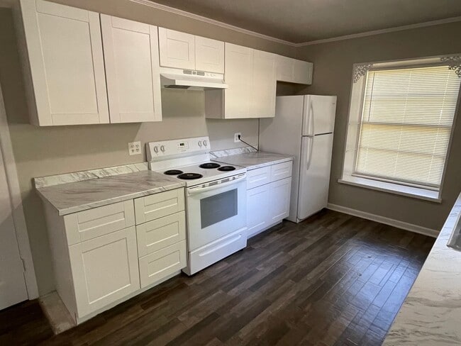 Building Photo - 2 BEDROOM 2 BATHROOM HOUSE BY UNT