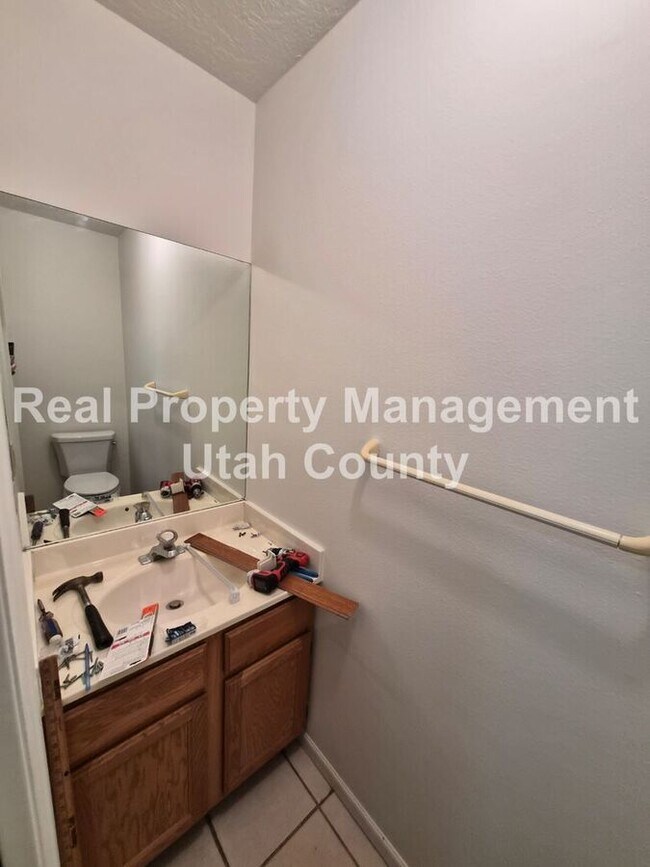 Building Photo - 747 Hanover Dr