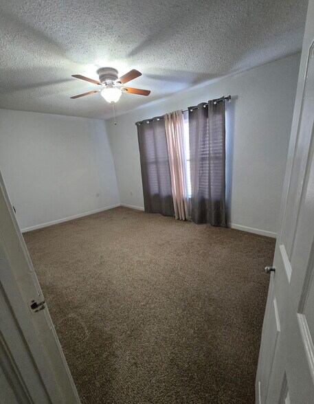 Building Photo - 10471 Canyon Vlg