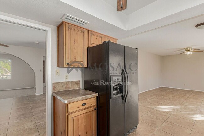 Building Photo - 1261 W Kiowa Cir