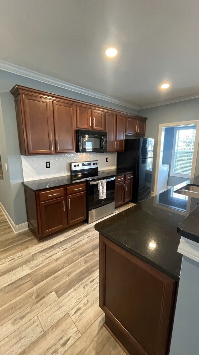 Building Photo - Germantown Gem!