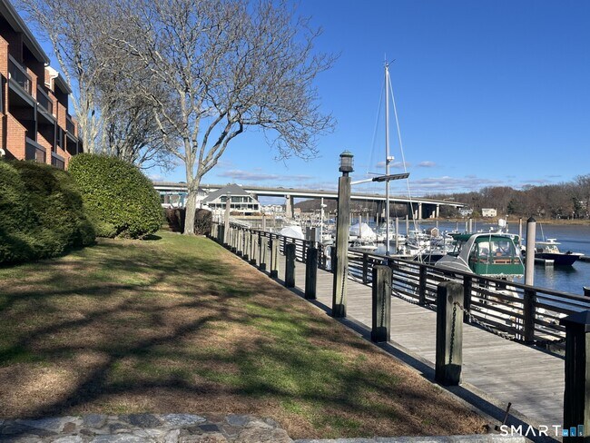 Building Photo - 9 River Rd