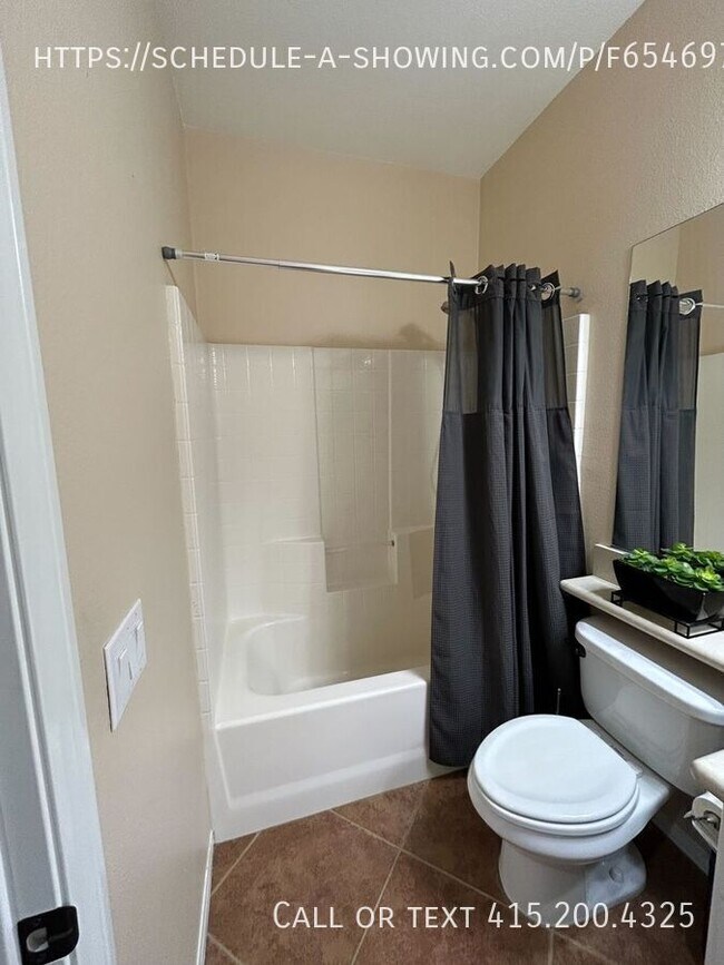 Building Photo - 30934 Crystalaire Dr