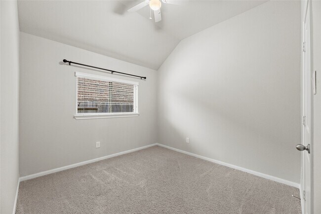 Building Photo - 31222 Pinebrook Falls Ln