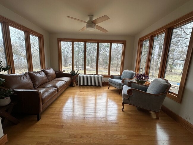 Building Photo - Wonderful 4BR 3BA w/ 2 Car Garage on 1.38 Acres in desirable Mendota Heights neighborhood!