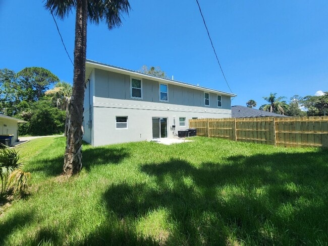 Building Photo - Brand New 2 Story Edgewater Duplex