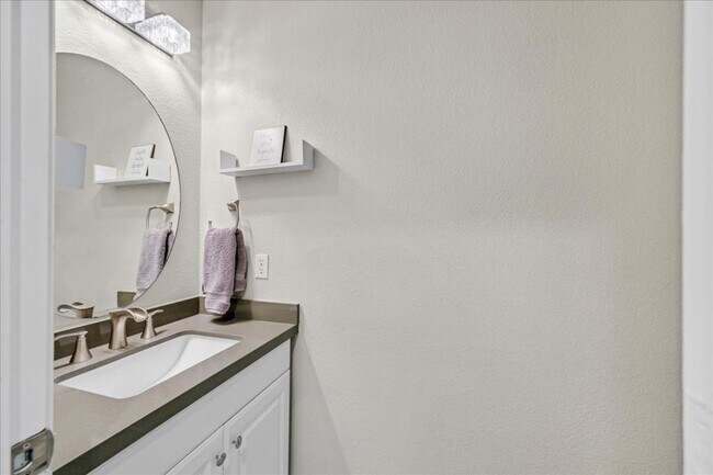 Building Photo - 2735 Peekskill Ave