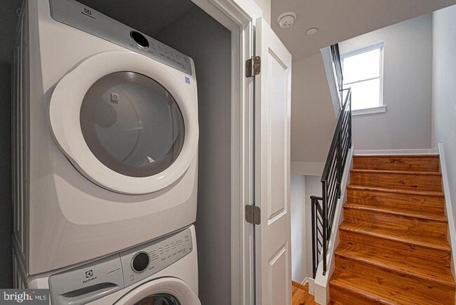 Building Photo - 2535 Annin St