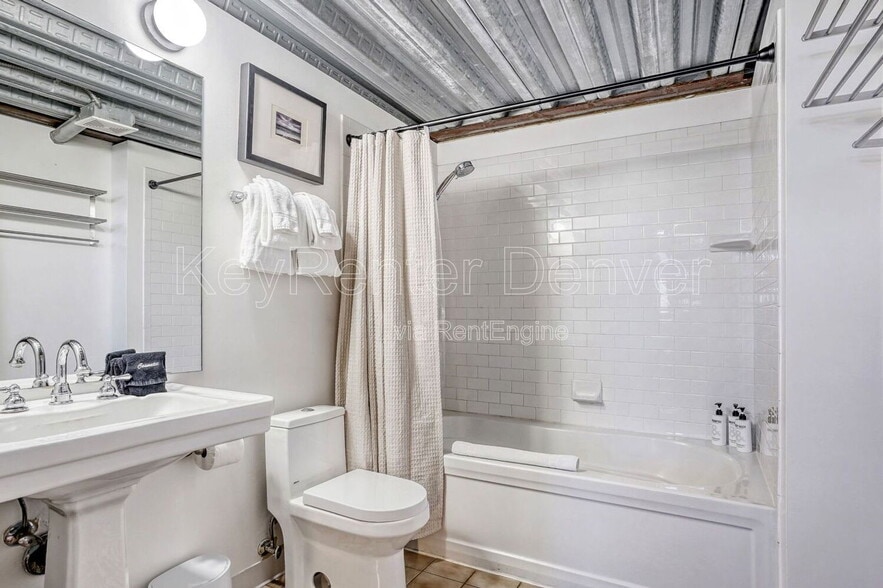 Building Photo - 1111 Osage St