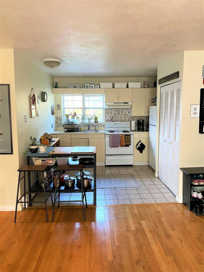 Primary Photo - 8 Robinwood Ave