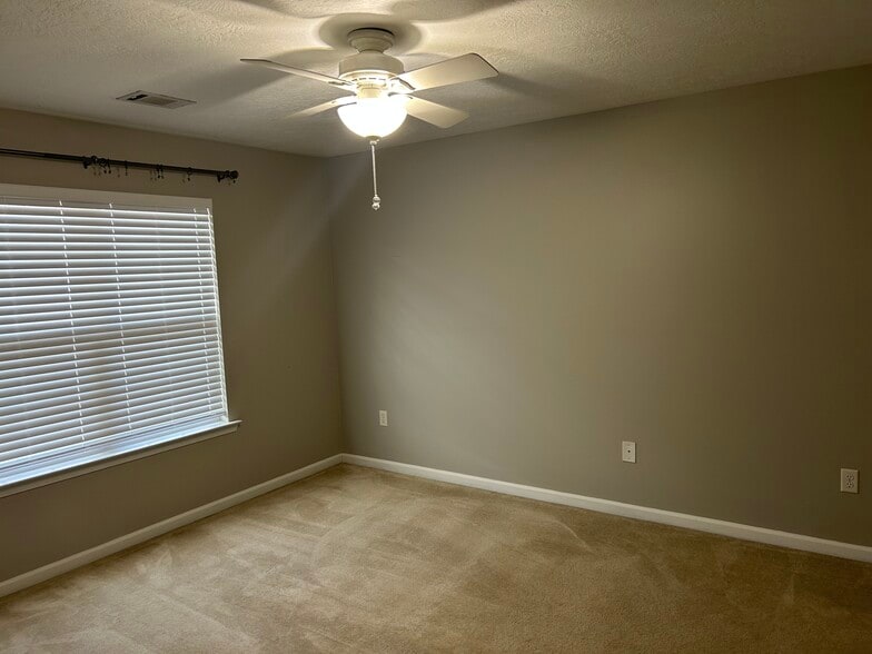 Building Photo - 2018 Kennesaw Way