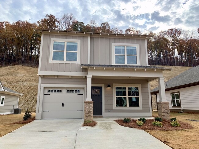 Building Photo - 3 bedroom home with garage and fenced backyard!