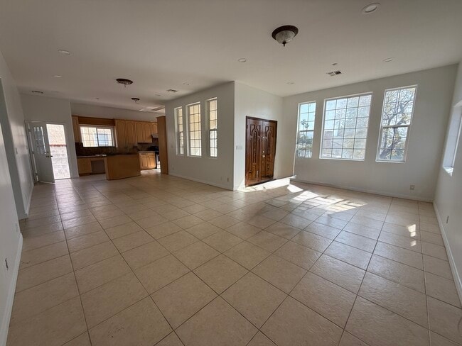 Building Photo - 2045 Bellevue Dr