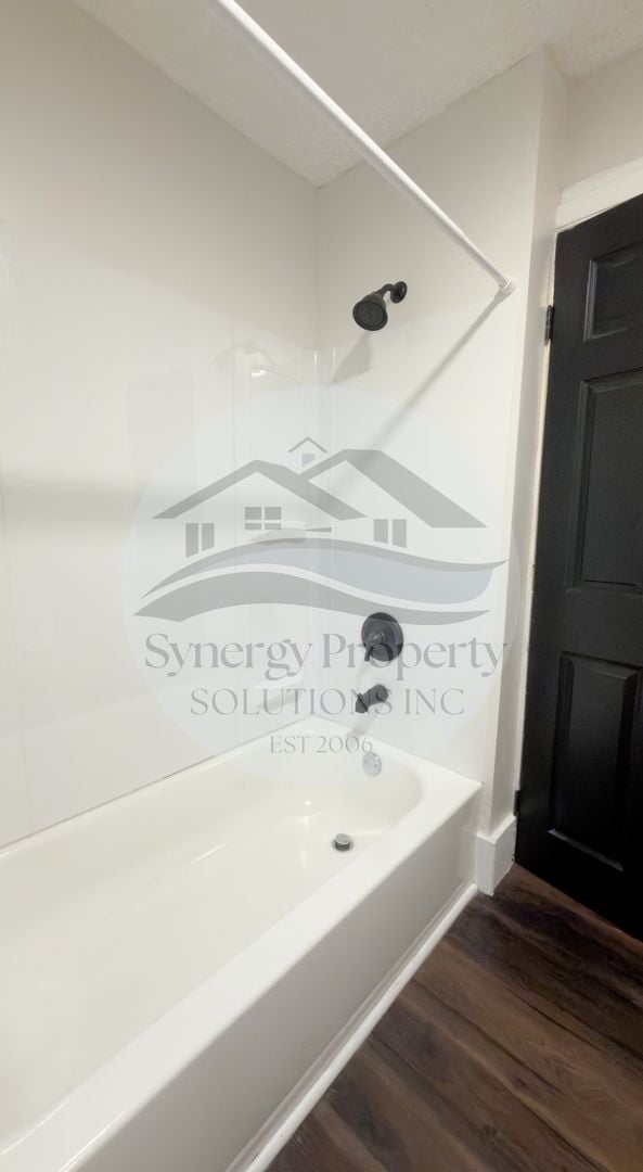 Building Photo - Large Home Available Now