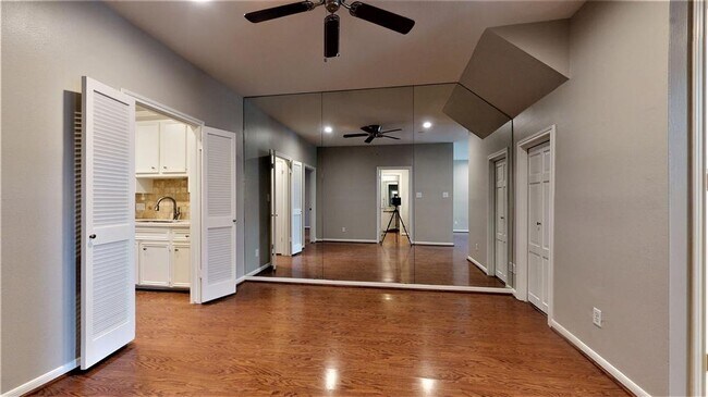 Building Photo - 727 Bunker Hill Rd