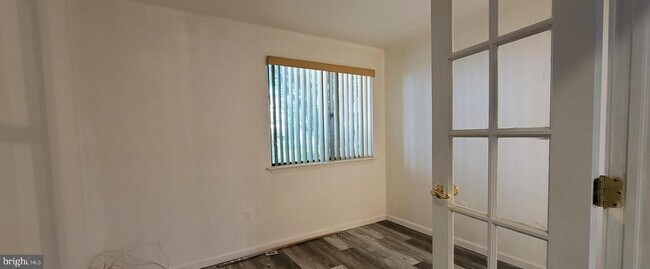 Building Photo - 2209 Greenwood Dr