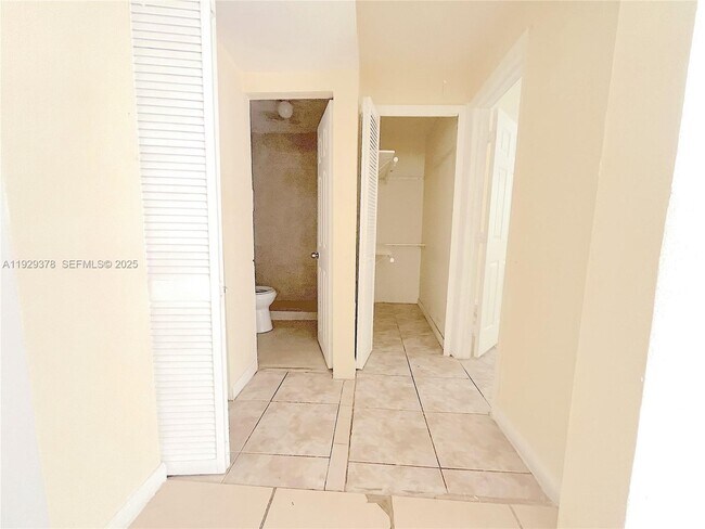 Building Photo - 236 E 14th St