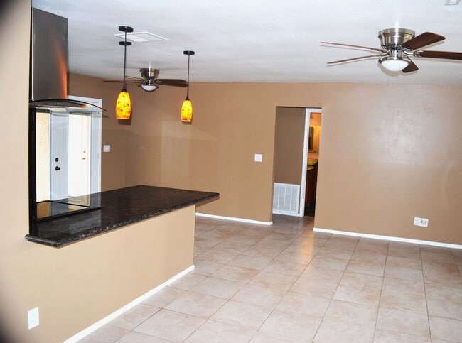 Building Photo - Awesome 5 Bed 2 Bath Home at ASU