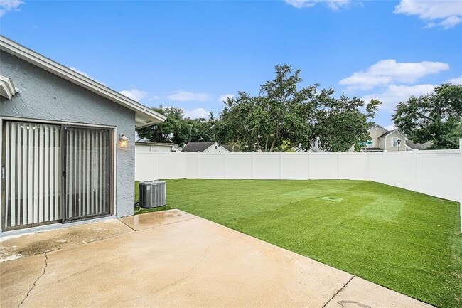 Building Photo - 10701 Crowngate Ln