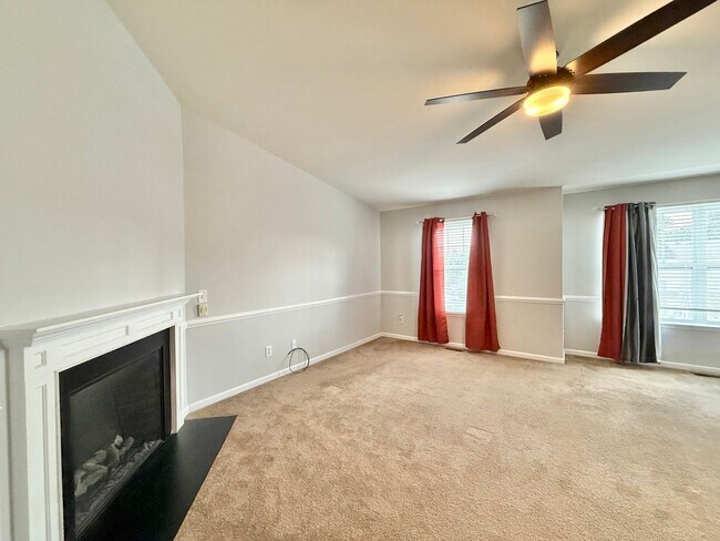 Building Photo - **OFFERING REFUNDABLE APPLICATION FEES & $100 MOVE IN PROMOTION** Charming 3BD, 2.5BA Raleigh Tow...