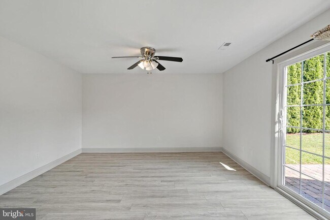 Building Photo - 172 Kenton Dr