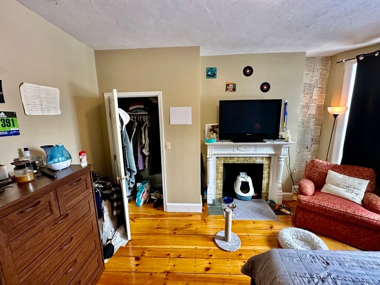 Building Photo - 17 Highgate St