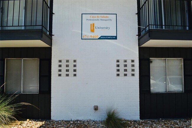 Building Photo - 2610 Salado St