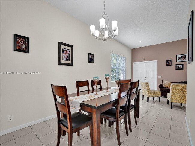 Building Photo - 938 Bluewood Terrace