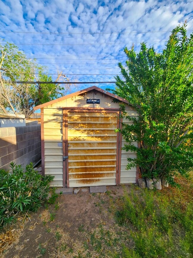 Building Photo - 414 Phillips Dr