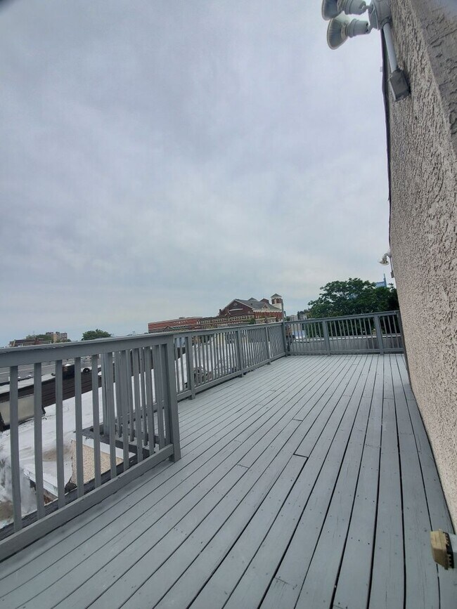 Building Photo - Make this your home today! Come rent with ...