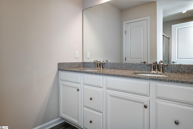 Building Photo - 231 Roudwood Dr