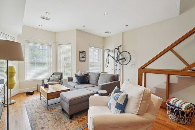 Primary Photo - Modern 3BR/3BA Condo with Outdoor Space & ...
