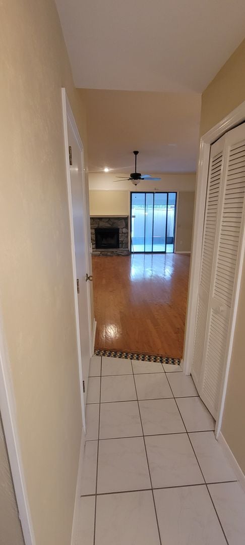 Building Photo - 2/2.5 Townhome Mile Run